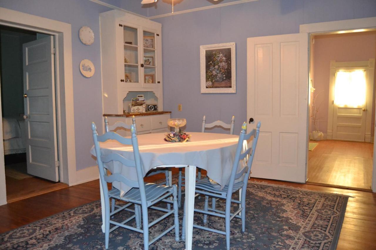 Carleton House Bed And Breakfast Bonham Bagian luar foto