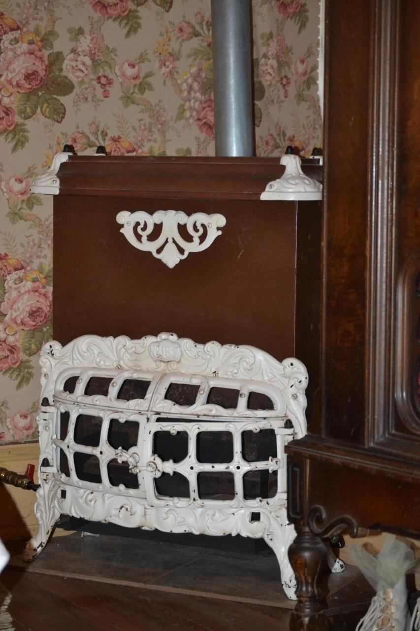 Carleton House Bed And Breakfast Bonham Bagian luar foto