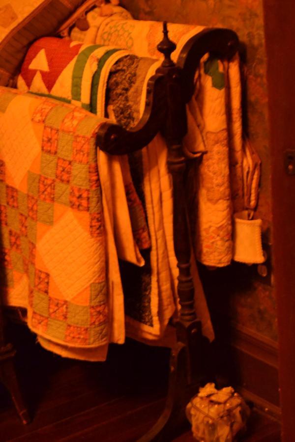 Carleton House Bed And Breakfast Bonham Bagian luar foto