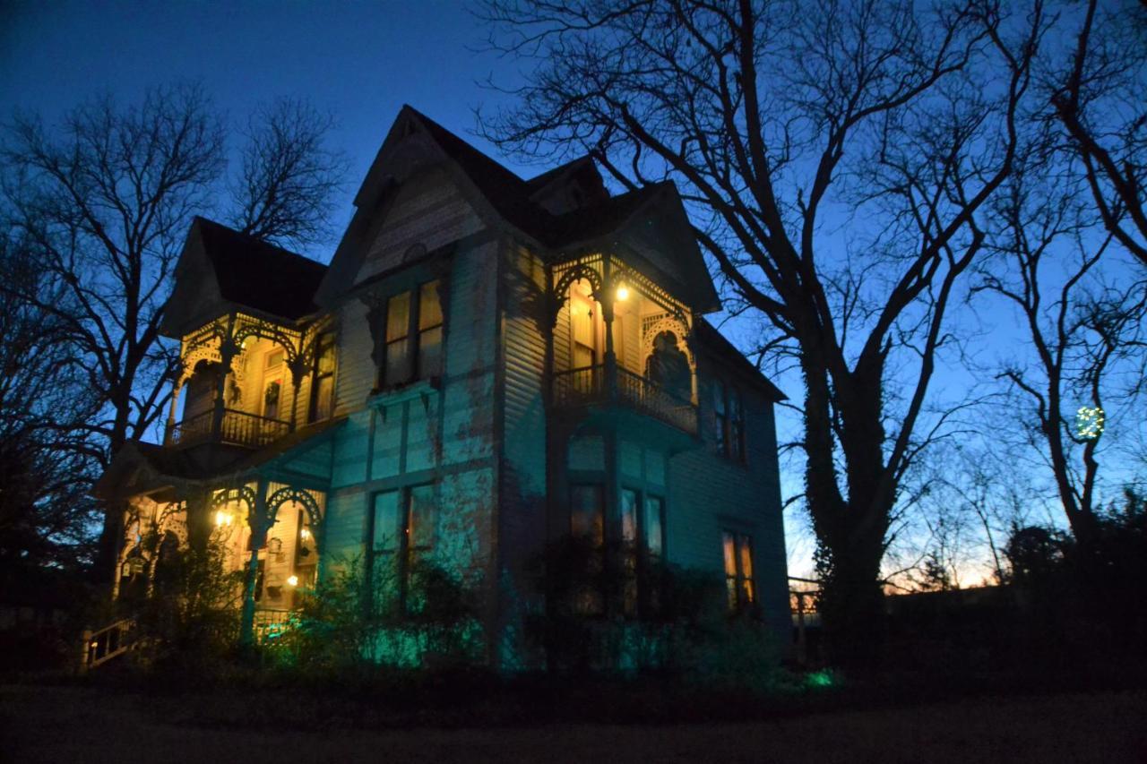 Carleton House Bed And Breakfast Bonham Bagian luar foto